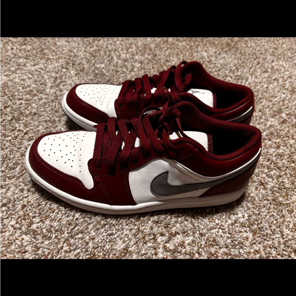 Air Jordan 1 Low Shoes Cherrywood Red size 9.5M/11W